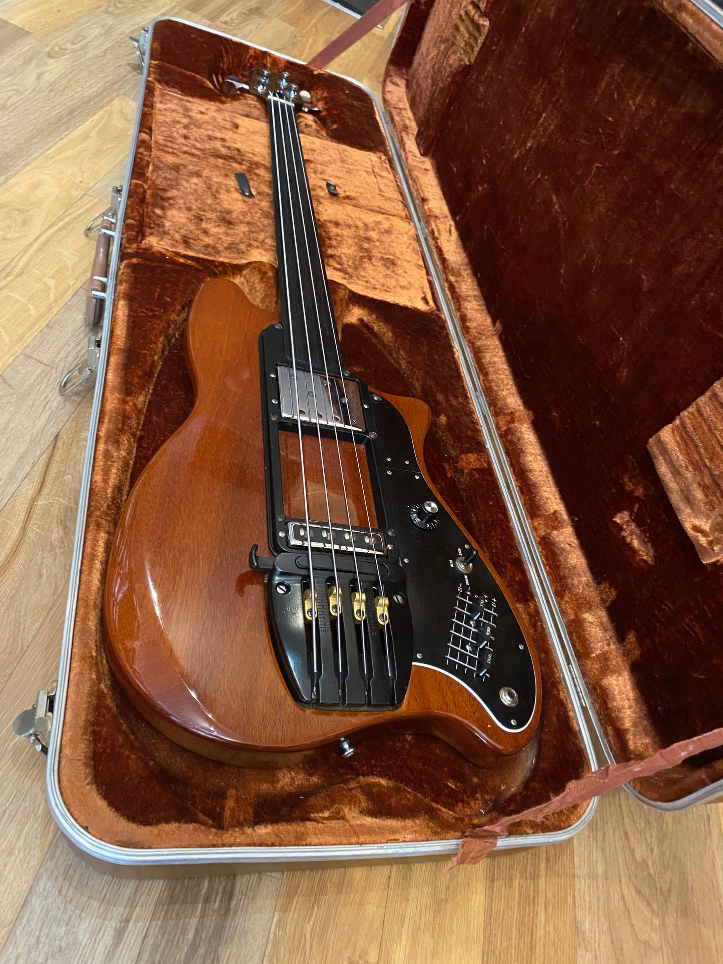 1979 Ovation Magnum II Fretless - MINT